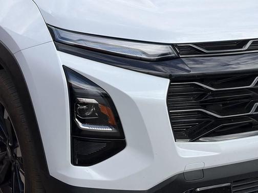 Polar White Tricoat 2026 Chevrolet Equinox FWD RS