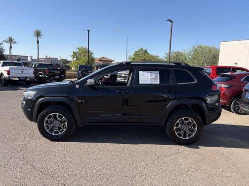 Diamond Black Crystal Pearlcoat 2021 Jeep Cherokee Trailhawk