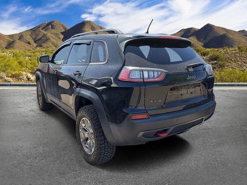 Diamond Black Crystal Pearlcoat 2021 Jeep Cherokee Trailhawk