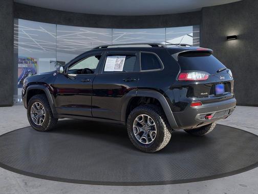 Diamond Black Crystal Pearlcoat 2021 Jeep Cherokee Trailhawk