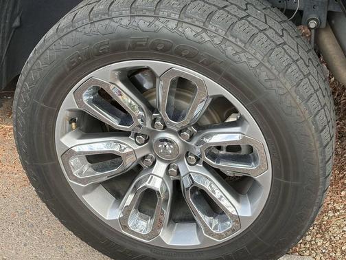 Diamond Black Crystal Pearlcoat 2021 RAM 1500 Laramie