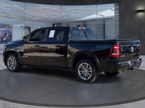 Diamond Black Crystal Pearlcoat 2021 RAM 1500 Laramie
