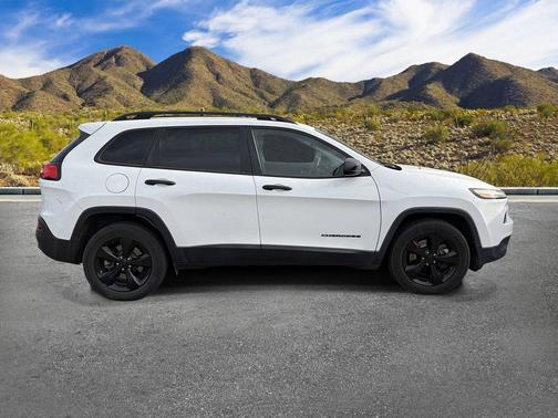 Bright White Clearcoat 2017 Jeep Cherokee Altitude