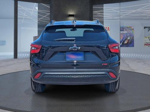 Mosaic Black Metallic 2025 Chevrolet Trax FWD 2RS
