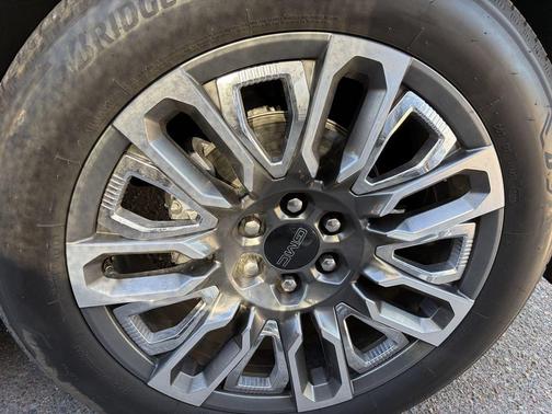 White Frost Tricoat 2023 GMC Yukon Denali Ultimate