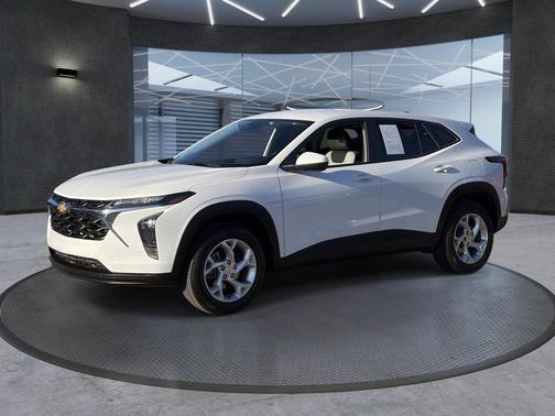 Summit White 2025 Chevrolet Trax LS