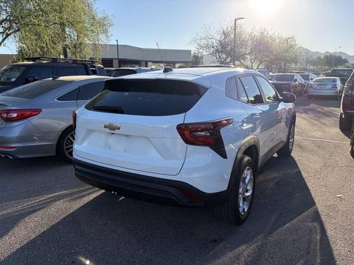 Summit White 2025 Chevrolet Trax LS