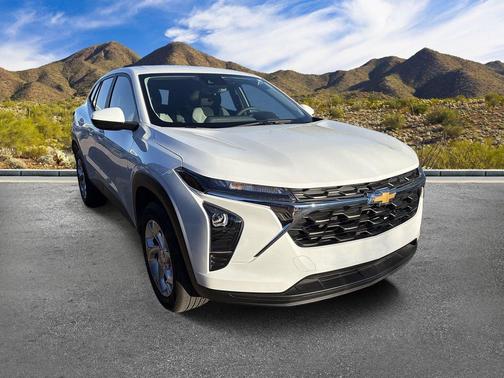 Summit White 2025 Chevrolet Trax LS