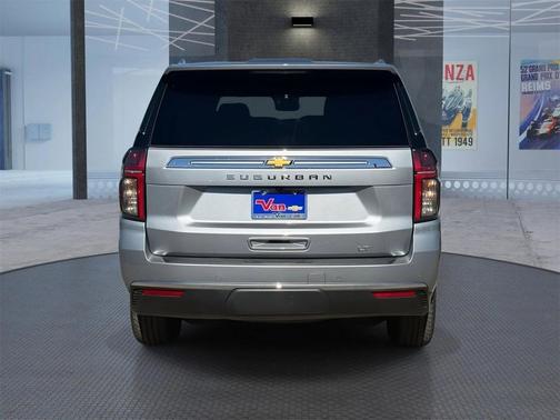 2024 Chevrolet Suburban LT