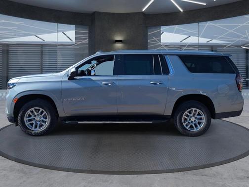 2024 Chevrolet Suburban LT