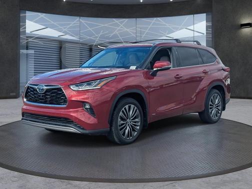 2022 Toyota Highlander Hybrid Platinum