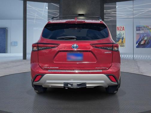 2022 Toyota Highlander Hybrid Platinum