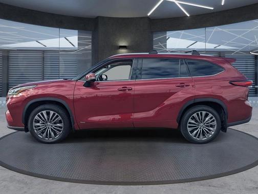 2022 Toyota Highlander Hybrid Platinum