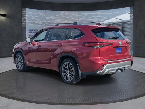 2022 Toyota Highlander Hybrid Platinum
