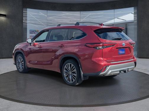 2022 Toyota Highlander Hybrid Platinum