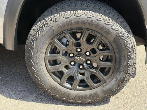 Sterling Gray Metallic 2025 Chevrolet Colorado Trail Boss