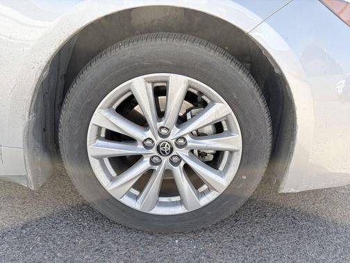 Classic Silver Metallic 2025 Toyota Corolla SE