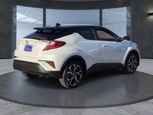 Blizzard Pearl w/Black Roof 2020 Toyota C-HR XLE