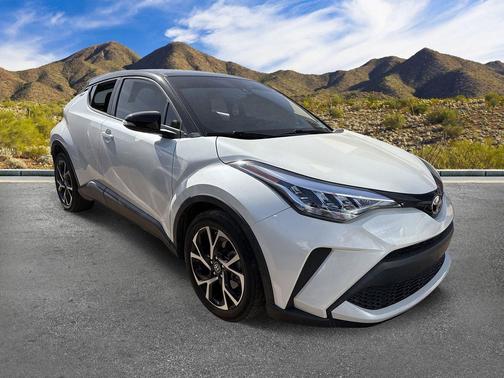 Blizzard Pearl w/Black Roof 2020 Toyota C-HR XLE