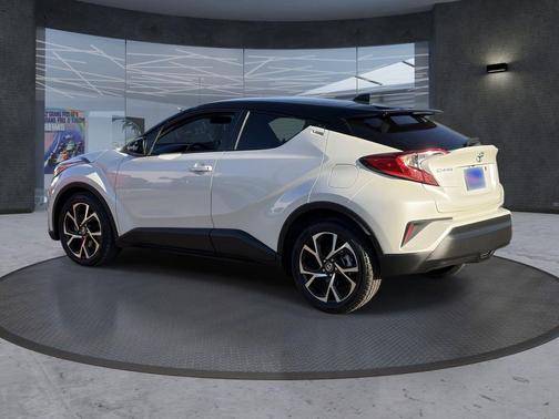 Blizzard Pearl w/Black Roof 2020 Toyota C-HR XLE