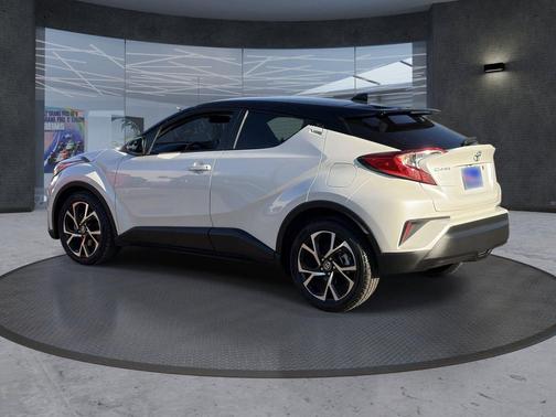 Blizzard Pearl w/Black Roof 2020 Toyota C-HR XLE