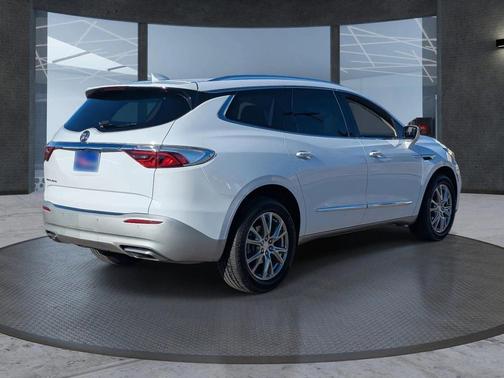 2022 Buick Enclave FWD Essence