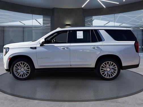White Frost Tricoat 2023 GMC Yukon Denali