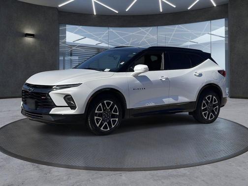 Iridescent Pearl Tricoat 2023 Chevrolet Blazer RS