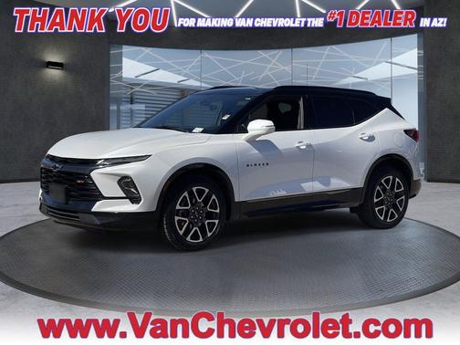 Iridescent Pearl Tricoat 2023 Chevrolet Blazer RS