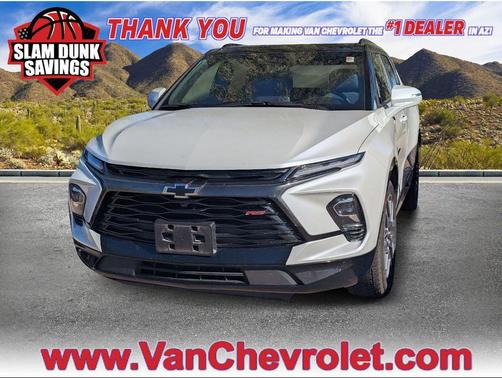 Iridescent Pearl Tricoat 2023 Chevrolet Blazer RS