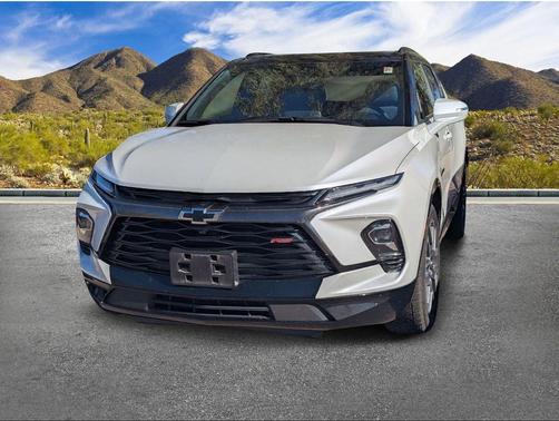 Iridescent Pearl Tricoat 2023 Chevrolet Blazer RS