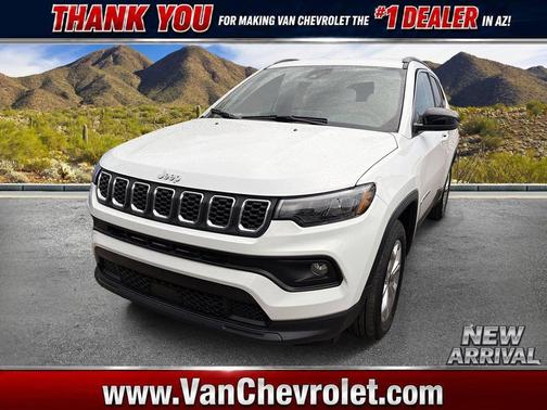 Bright White Clearcoat 2025 Jeep Compass Latitude