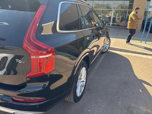 2019 Volvo XC90 T6 Momentum