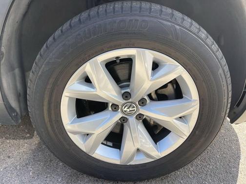 Pure White 2018 Volkswagen Atlas 3.6L SE