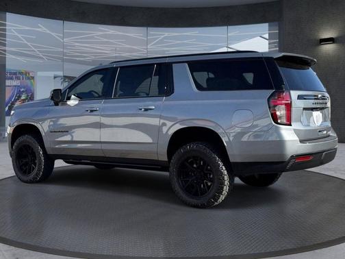 2024 Chevrolet Suburban RST