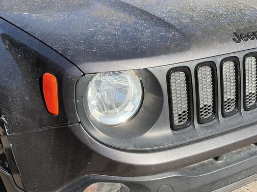 Granite Crystal Metallic Clearcoat 2018 Jeep Renegade Upland