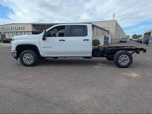Summit White 2026 Chevrolet Silverado 2500 WT