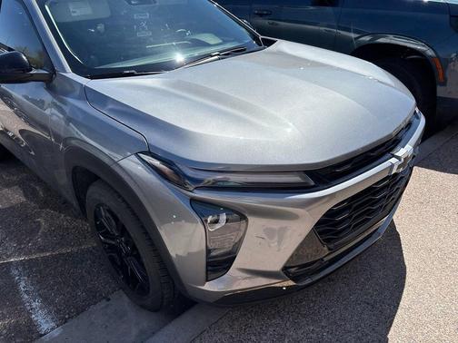 Sterling Gray Metallic 2025 Chevrolet Trax FWD ACTIV