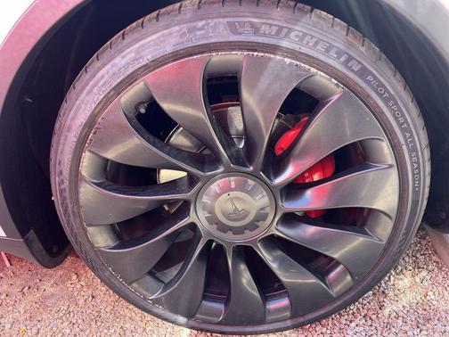 Pearl White Multi-Coat 2022 Tesla Model Y Performance Dual Motor All-Wheel Drive