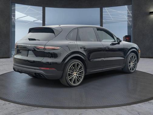 2022 Porsche Cayenne Platinum Edition