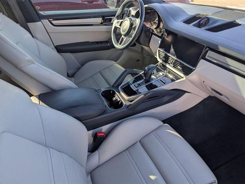 2022 Porsche Cayenne Platinum Edition