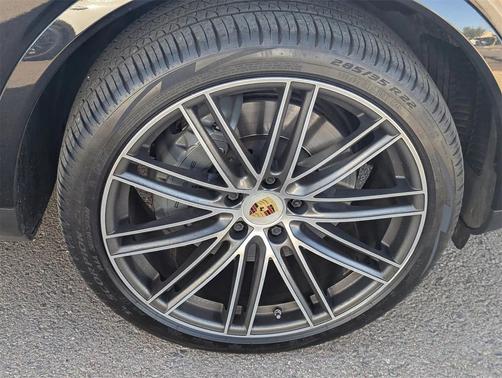 2022 Porsche Cayenne Platinum Edition