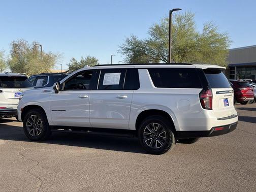 Iridescent Pearl Tricoat 2023 Chevrolet Suburban 4WD Z71