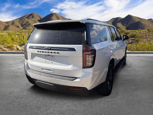 Iridescent Pearl Tricoat 2023 Chevrolet Suburban 4WD Z71