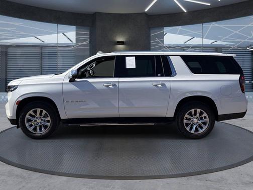 Iridescent Pearl Tricoat 2021 Chevrolet Suburban Premier