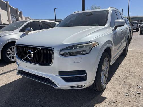 Crystal White Pearl 2016 Volvo XC90 T6 Momentum