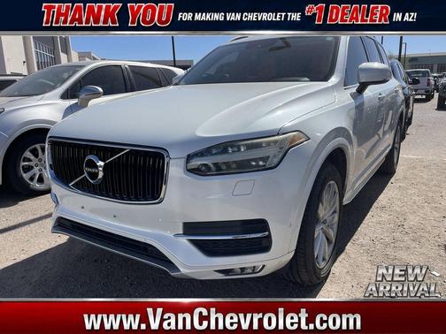 Crystal White Pearl 2016 Volvo XC90 T6 Momentum