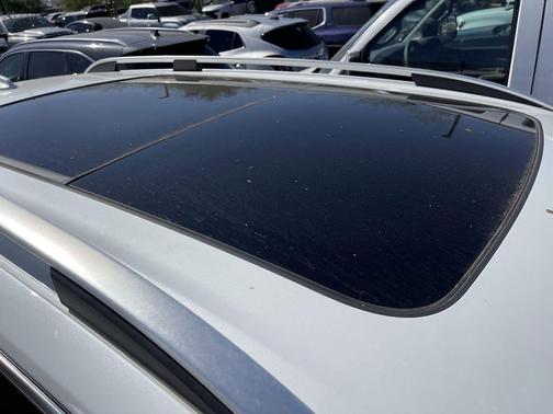 Crystal White Pearl 2016 Volvo XC90 T6 Momentum