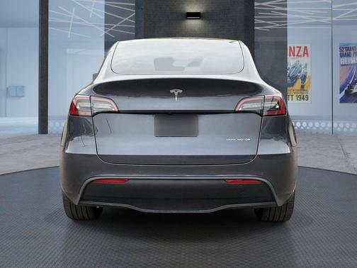 2022 Tesla Model Y Long Range Dual Motor All-Wheel Drive