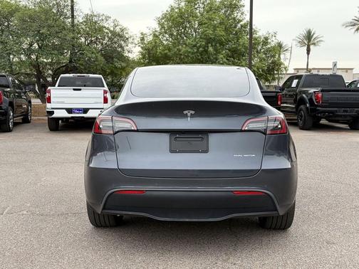 2022 Tesla Model Y Long Range Dual Motor All-Wheel Drive